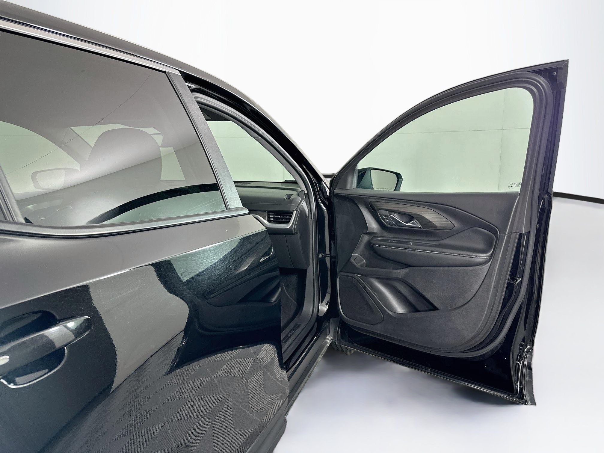 Used 2024 GMC Terrain SLE AWD/4WD image 29