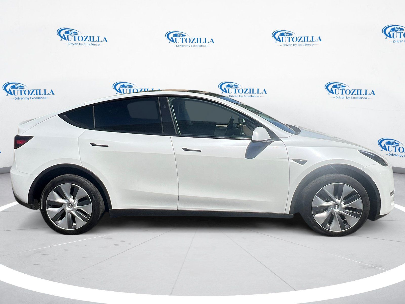 Used 2023 Tesla Model Y AWD image 6