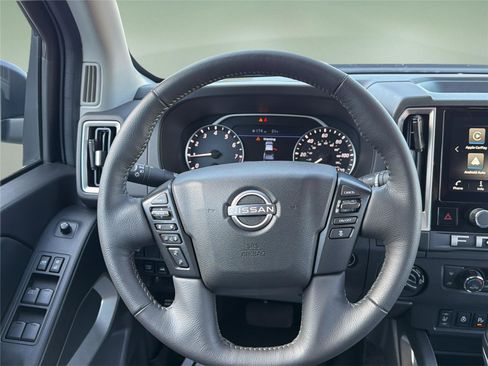 Used 2025 Nissan Frontier SV w/ SV Convenience Package image 11