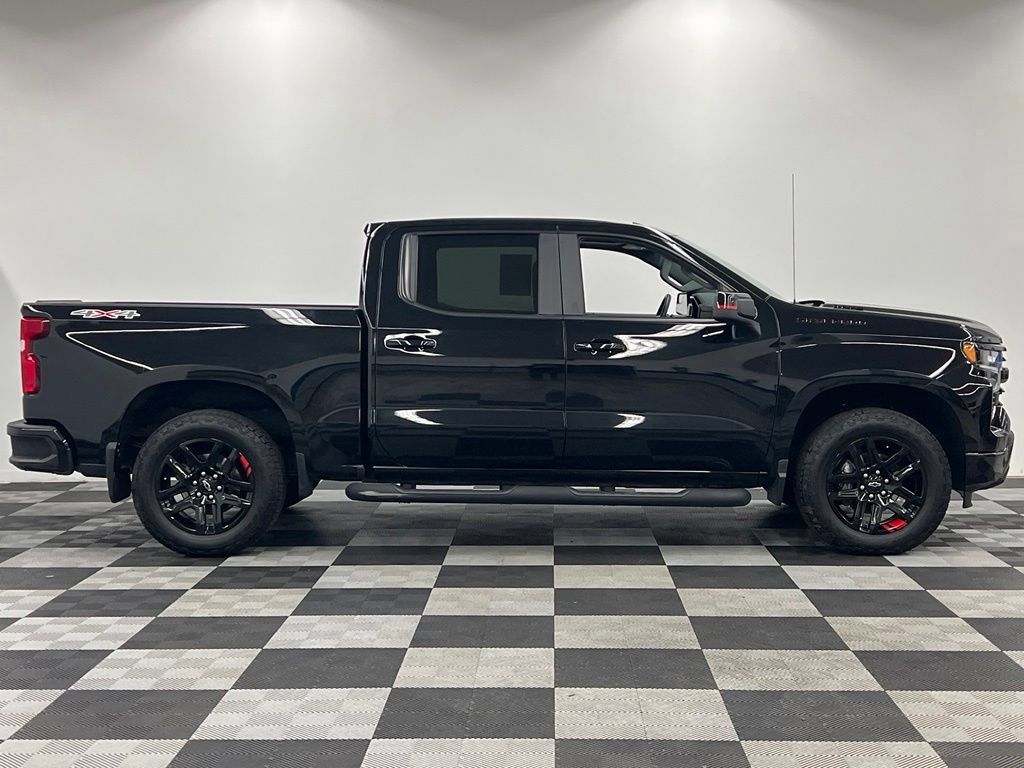 Used 2022 Chevrolet Silverado 1500 RST w/ Redline Edition AWD/4WD image 11