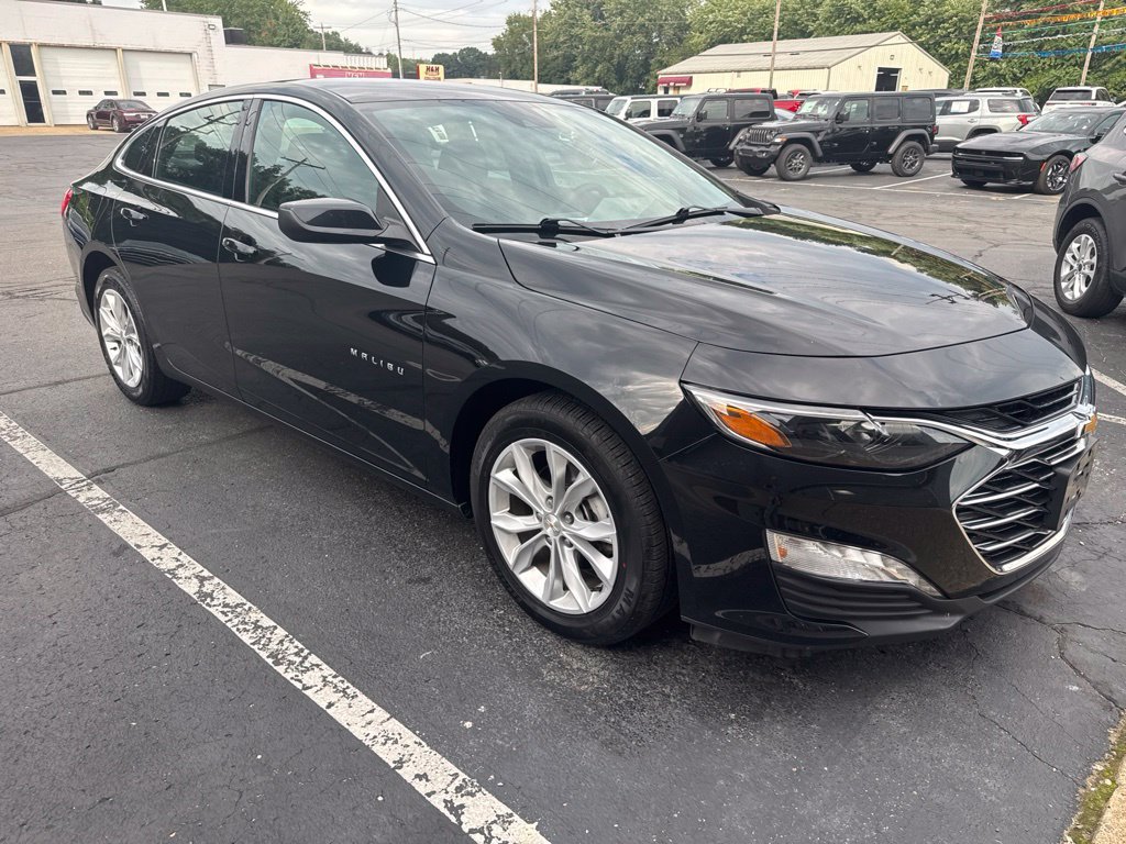 Used 2024 Chevrolet Malibu LT FWD image 2