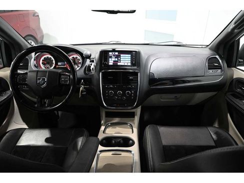 Used 2017 Dodge Grand Caravan SXT FWD image 23