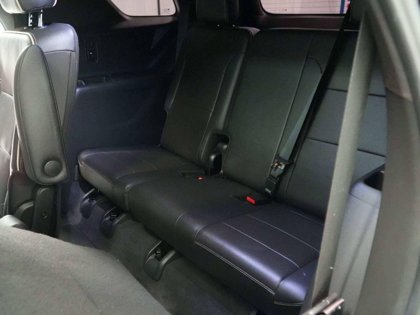 Used 2023 Chevrolet Traverse Premier w/ Redline Edition FWD image 20