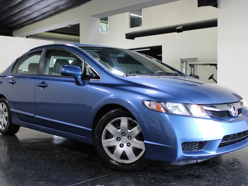 Used 2010 Honda Civic LX image 1