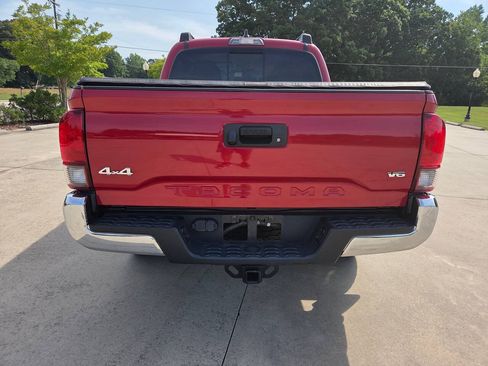 Used 2021 Toyota Tacoma SR5 AWD/4WD image 8