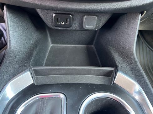 Used 2018 Chevrolet Traverse LT image 34