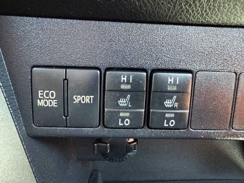 Used 2014 Toyota RAV4 Limited w/ Technology Package FWD image 41
