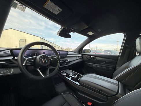 Used 2025 Buick Enclave Sport Touring image 17