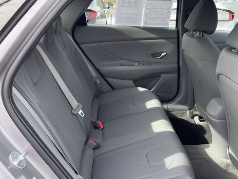 Used 2023 Hyundai Elantra SE FWD image 21