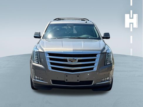 Used 2017 Cadillac Escalade Luxury AWD/4WD image 2