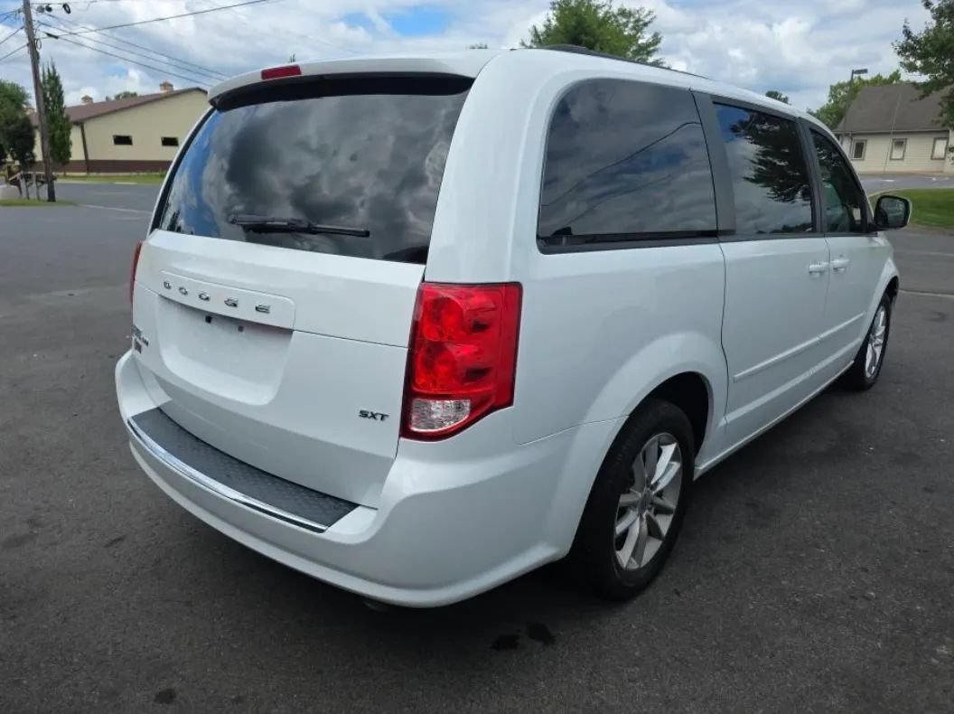 Used 2016 Dodge Grand Caravan SXT FWD image 2