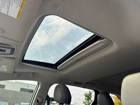 Used 2023 Toyota Sienna XLE FWD image 11