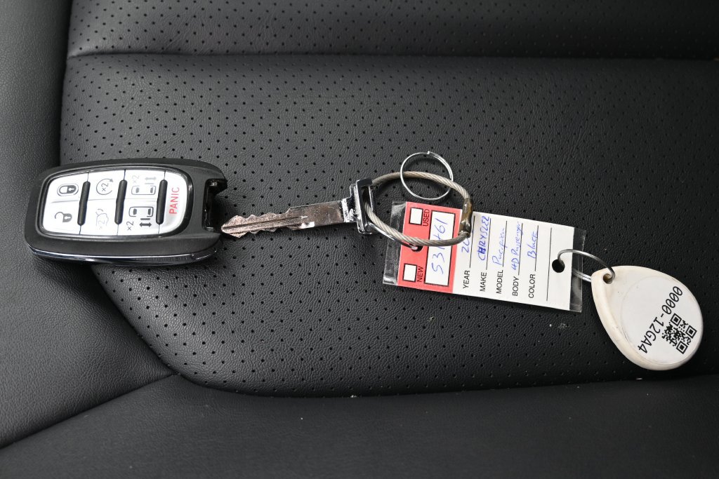 Used 2025 Chrysler Pacifica Select FWD image 32