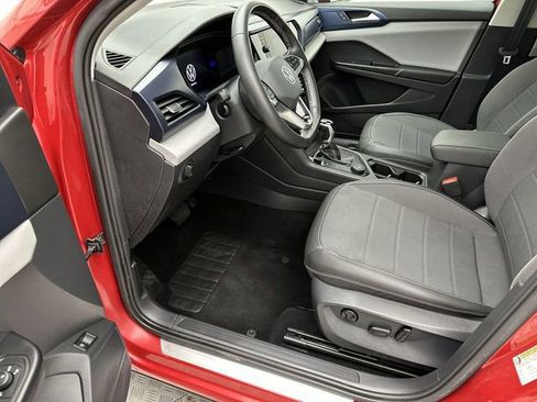 Used 2023 Volkswagen Taos SE w/ Panoramic Sunroof Package image 11