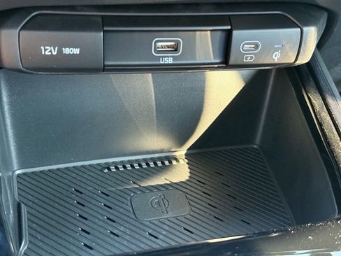 New 2025 Kia Niro SX Touring image 16