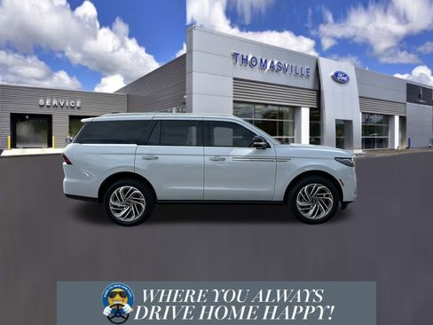 New 2026 Lincoln Navigator Reserve image 2