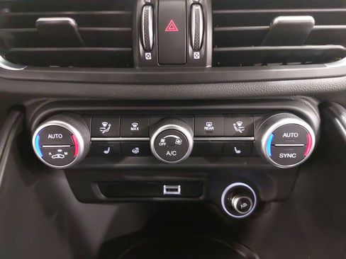 New 2025 Alfa Romeo Giulia w/ Veloce Package Rwd image 21