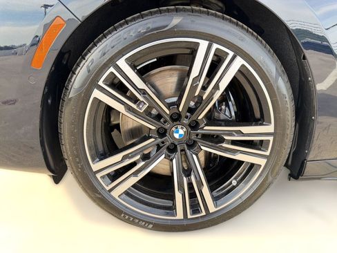 New 2026 BMW i7 xDrive60 w/ Premium Package AWD/4WD image 10