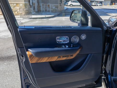 Used 2019 Rolls-Royce Cullinan Sport Utility 4D image 39