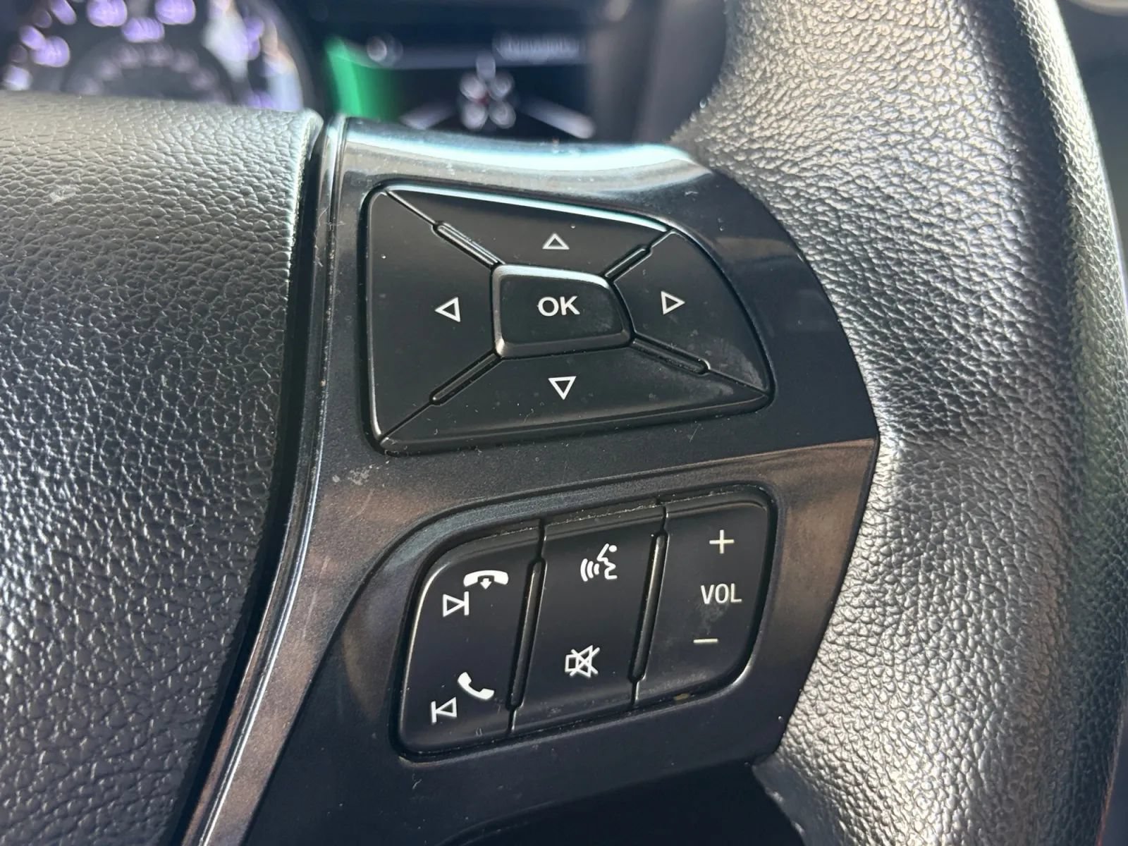 Used 2019 Ford Explorer XLT w/ Equipment Group 202A AWD/4WD image 33