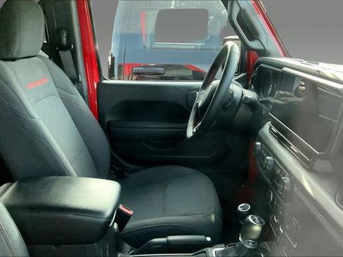 Used 2024 Jeep Wrangler Unlimited Rubicon w/ Technology Group image 6