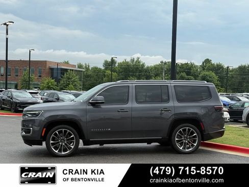 Used 2022 Jeep Wagoneer Series III w/ Premium Group I AWD/4WD image 4