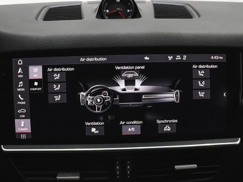 Used 2021 Porsche Cayenne w/ Premium Package image 41