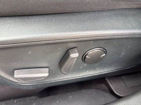 Used 2020 Ford Escape SE image 22