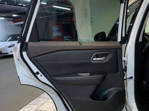 Used 2021 Nissan Rogue SV w/ Premium Package image 36