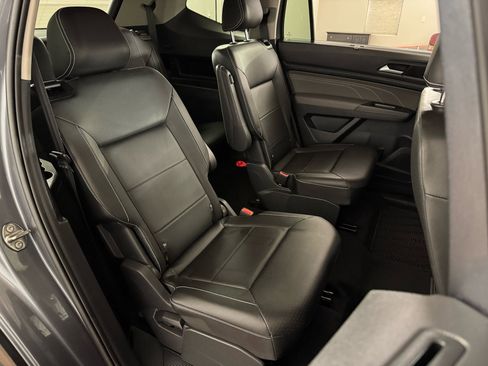 Used 2023 Volkswagen Atlas SE image 36