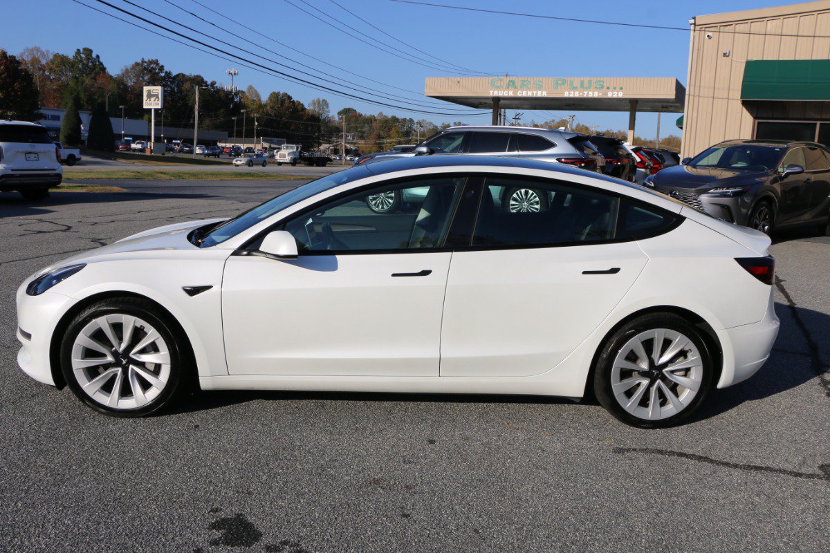 Used 2023 Tesla Model 3 Standard Range RWD image 2