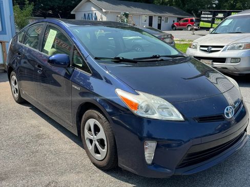 Used 2015 Toyota Prius Two FWD image 3