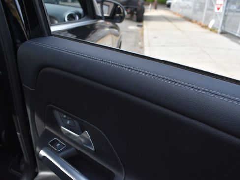 Used 2025 Mercedes-Benz GLB 250 image 26