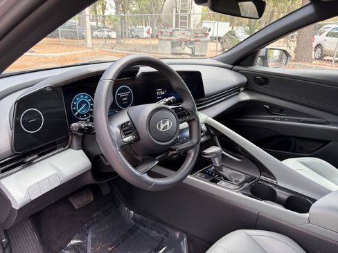 Used 2025 Hyundai Elantra Limited FWD image 36