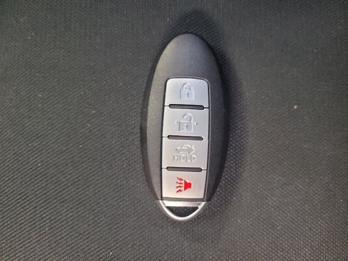 Used 2021 Nissan Versa SV FWD image 32