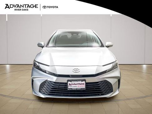 Used 2025 Toyota Camry LE FWD image 3