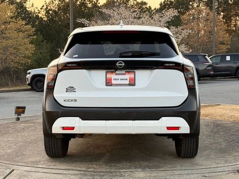 Used 2025 Nissan Kicks SV image 6