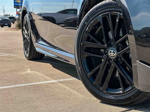 Used 2025 Toyota Camry SE image 9