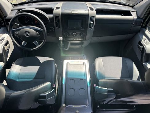 Used 2015 Mercedes-Benz Sprinter 2500 image 10