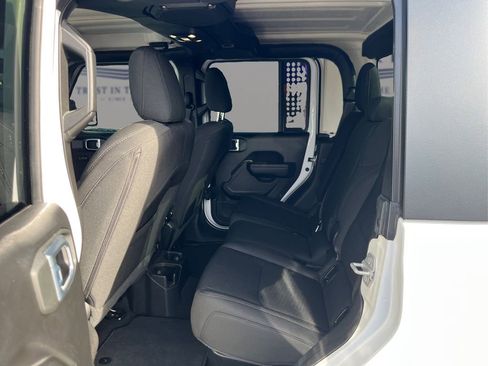 Used 2022 Jeep Gladiator Sport image 11