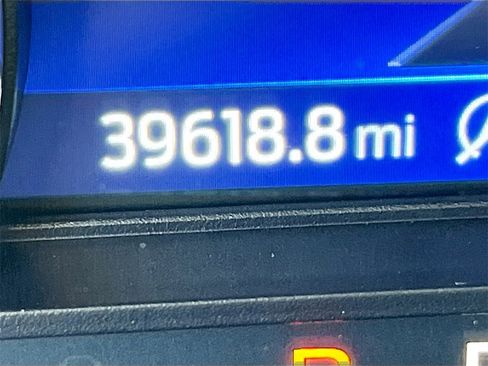 Used 2023 Ford Maverick Lariat w/ Lariat Luxury Package image 12