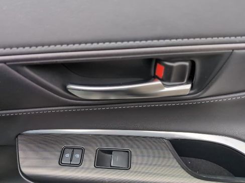 Used 2021 Toyota Venza Limited image 26