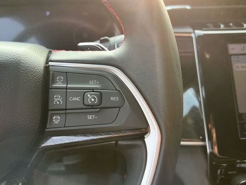 Used 2022 Jeep Grand Cherokee Trailhawk image 37