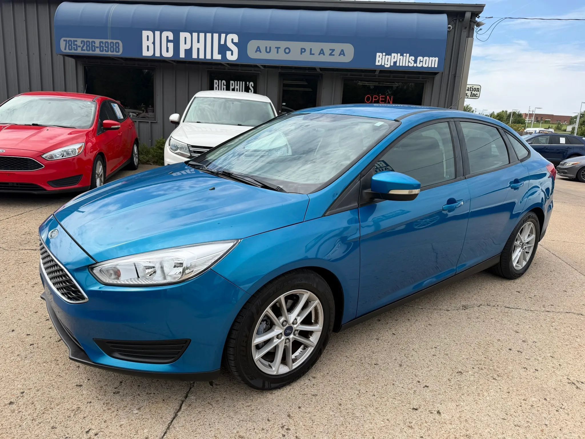 Used 2015 Ford Focus SE FWD image 2