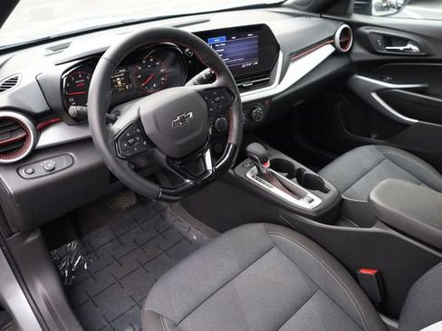 Used 2025 Chevrolet Trax RS w/ Sunroof Package image 10