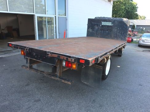 Used 2019 Isuzu NPR image 5