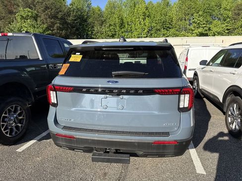 Used 2025 Ford Explorer Active image 16