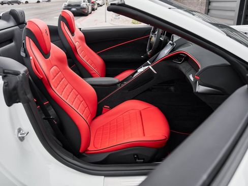 Used 2024 Ferrari Roma Spider image 29