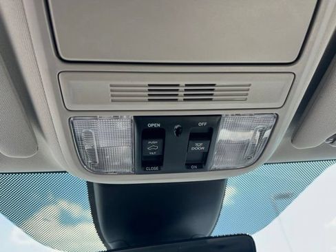 Used 2025 Honda Odyssey Elite image 18