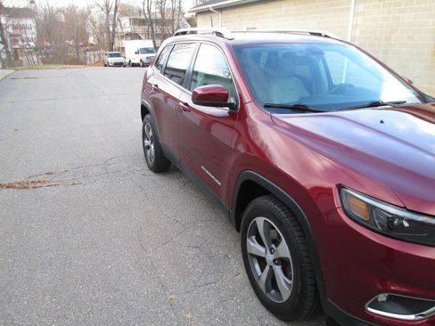 Used 2019 Jeep Cherokee Limited image 5